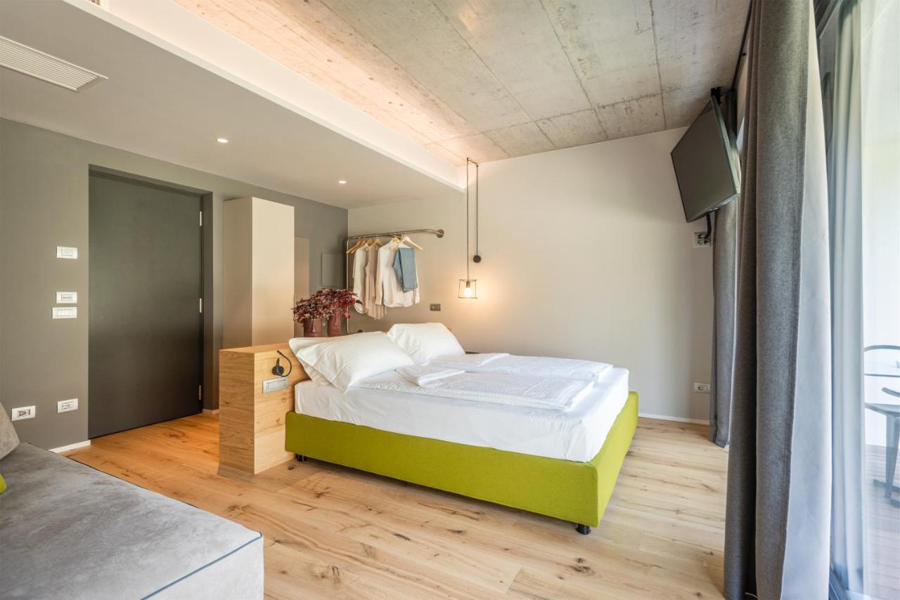 リーヴァ・デル・ガルダ Oleeva Garda Living - Adults Only Bed & Breakfast エクステリア 写真