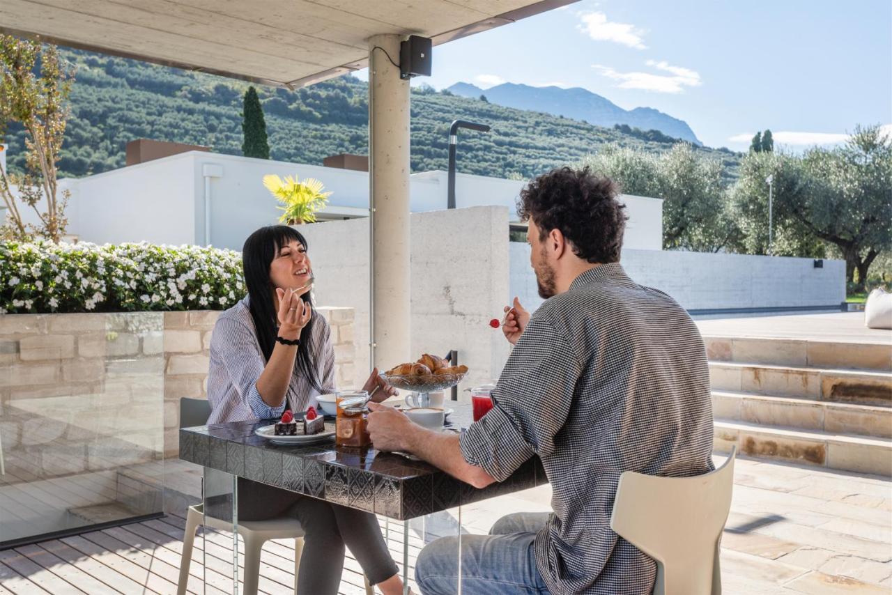 リーヴァ・デル・ガルダ Oleeva Garda Living - Adults Only Bed & Breakfast エクステリア 写真