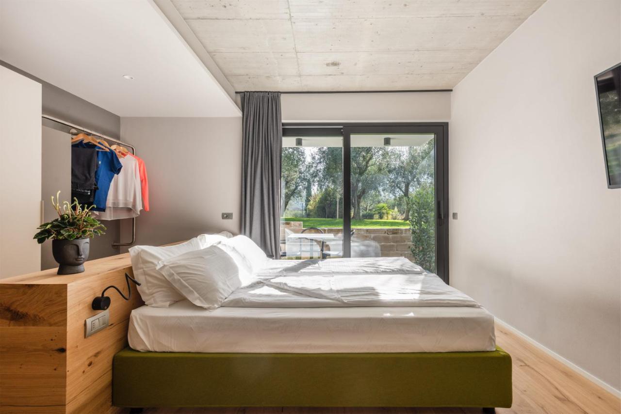 リーヴァ・デル・ガルダ Oleeva Garda Living - Adults Only Bed & Breakfast エクステリア 写真